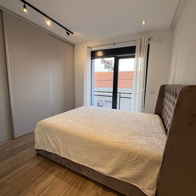 Rental of a spacious and bright 4-room apartment, 120 m², Vračar, Belgrade, Serbia